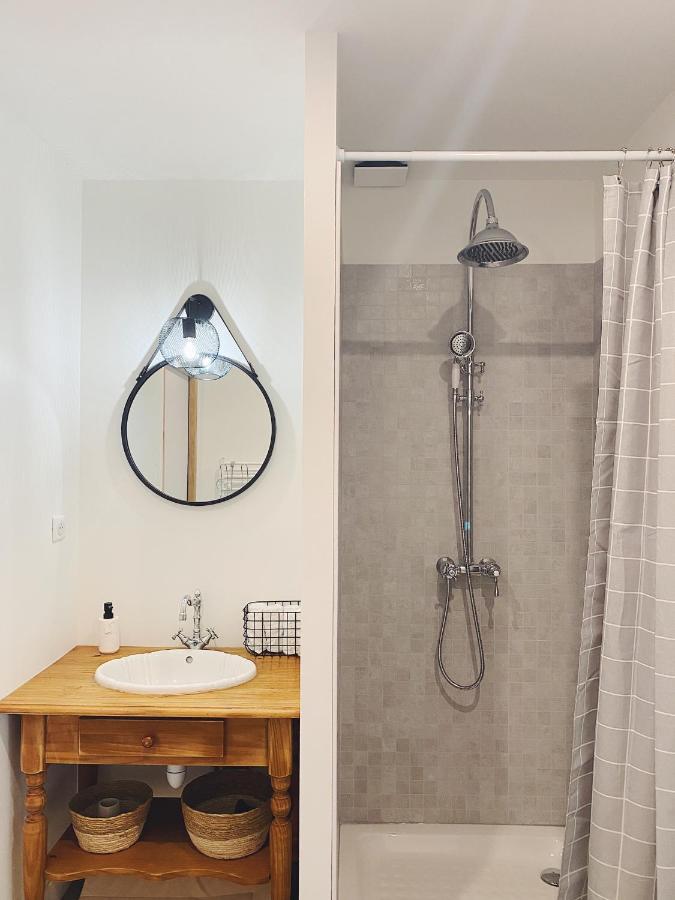 L'Anne xe, studio dans ferme rénovée Valeuil Extérieur photo