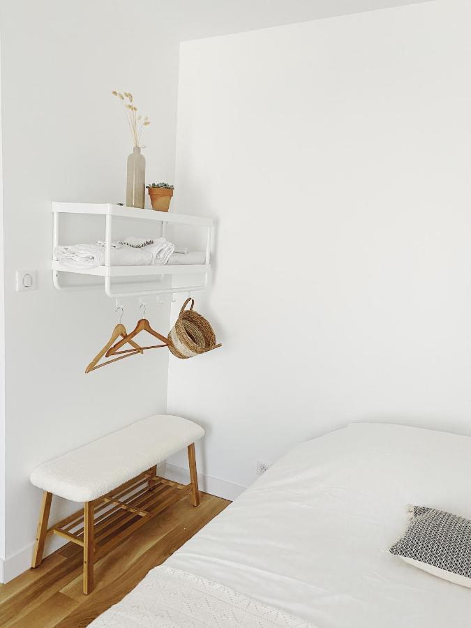 L'Anne xe, studio dans ferme rénovée Valeuil Extérieur photo