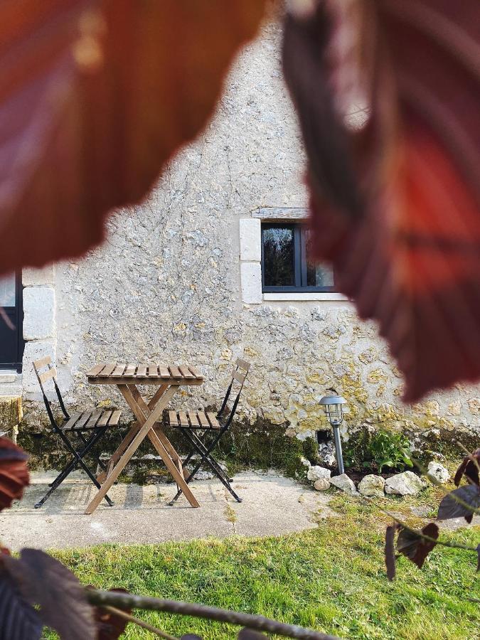 L'Anne xe, studio dans ferme rénovée Valeuil Extérieur photo